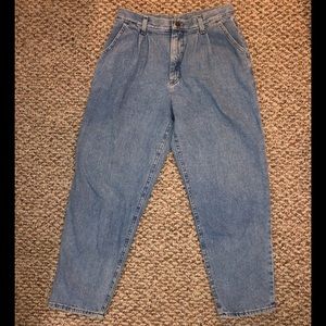 vintage high waisted lee mom jeans 🪴